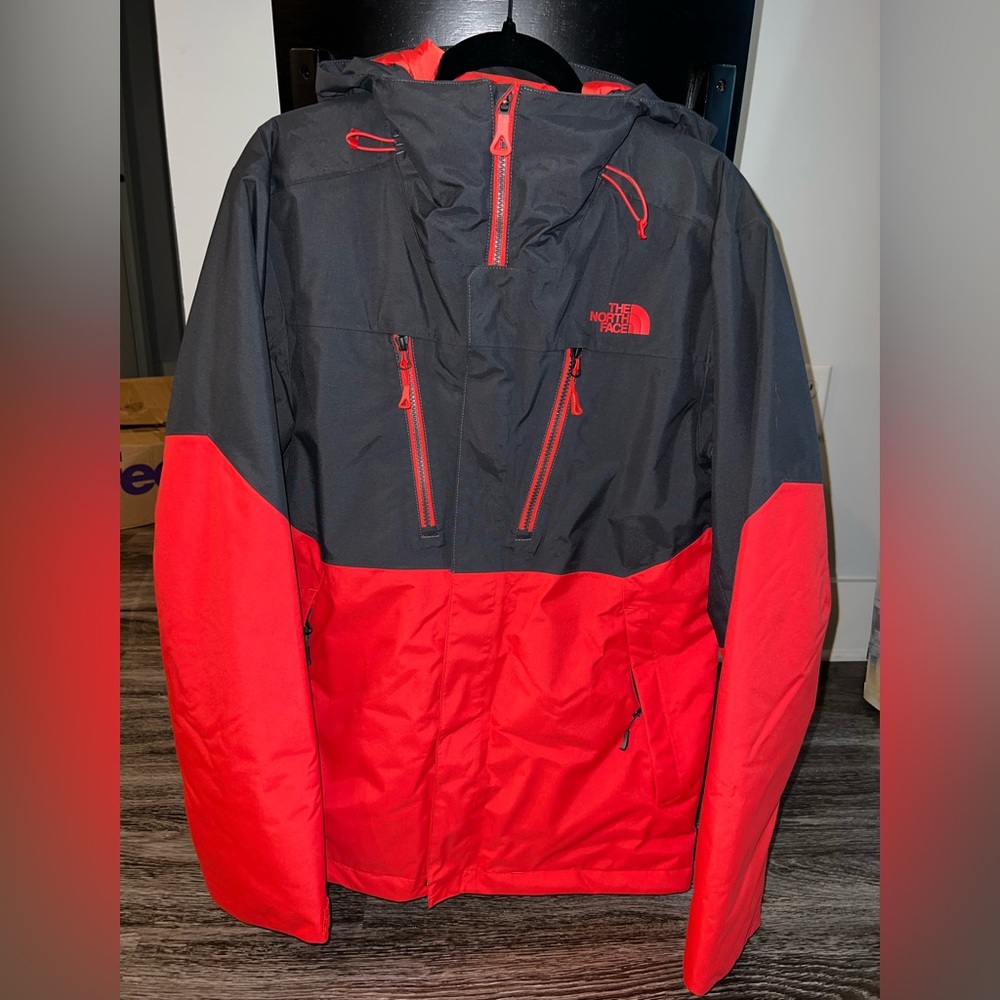 Men’s The North Face Red & Black Ski (Winter) Jacket - Size Medium (M) - NWT